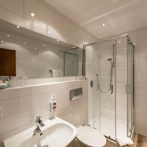Standard Zimmer mit Kingsize-Bett